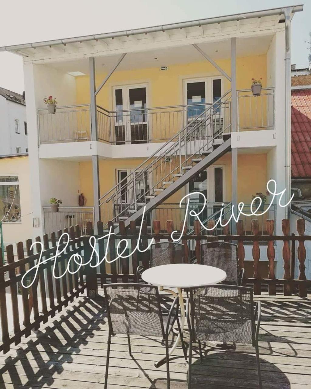 Hostel River Плзень Екстер'єр фото